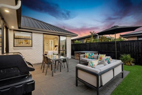 Photo of property in 8 Sarcodia Place, Papamoa Beach, Papamoa, 3118