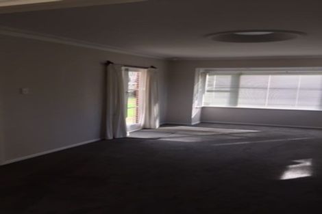 Photo of property in 17 School Road, Riverhead, 0820