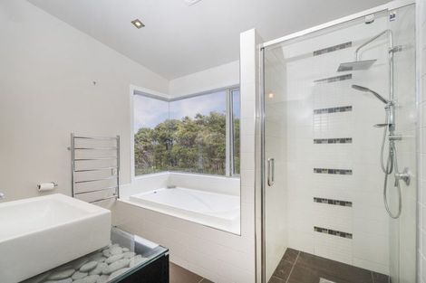 Photo of property in 50 Tarapatiki Drive, Whitianga, 3510