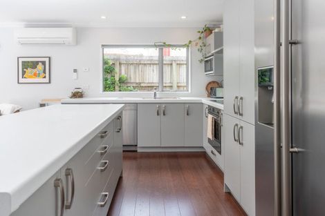 Photo of property in 15 Belize Grove, Grenada Village, Wellington, 6037