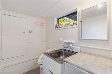 Photo of property in 1/81 Awaroa Road, Sunnyvale, Auckland, 0612