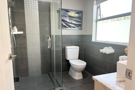 Photo of property in 12 Mana Lane, Pinehill, Auckland, 0632