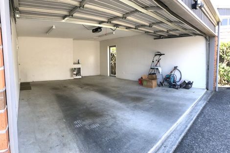 Photo of property in 32a Norcross Avenue, Henderson, Auckland, 0612