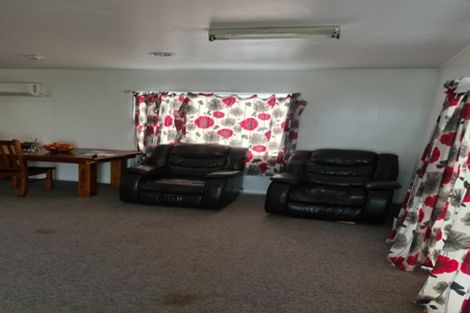 Photo of property in 72 Maplesden Drive, Clendon Park, Auckland, 2103