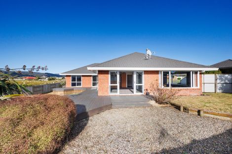 Photo of property in 20 Johnstone Drive, Fitzherbert, Palmerston North, 4410