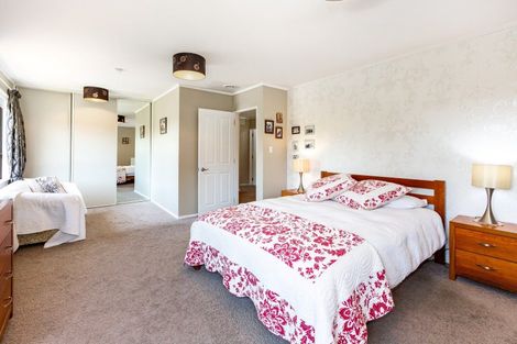 Photo of property in 61 Albatross Close, Whitby, Porirua, 5024