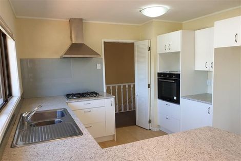 Photo of property in 6 Everglade Drive, Goodwood Heights, Auckland, 2105