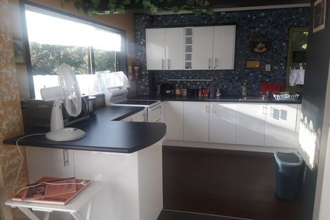 Photo of property in 274 Forest Hill Road, Waiatarua, Auckland, 0612