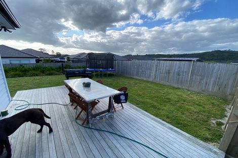 Photo of property in 18 Gilbransen Road, Kumeu, 0810