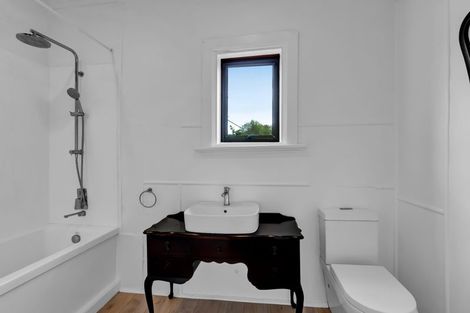 Photo of property in 96 Bridge Street, Eltham, 4322