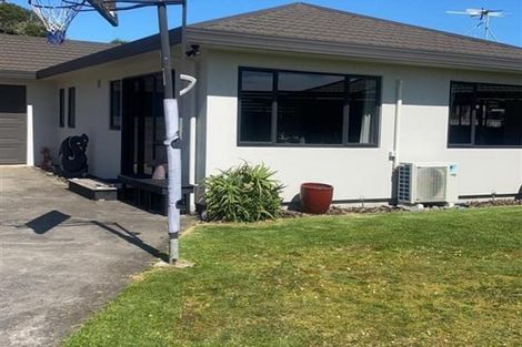 Photo of property in 3a Marchant Place, Westown, New Plymouth, 4310