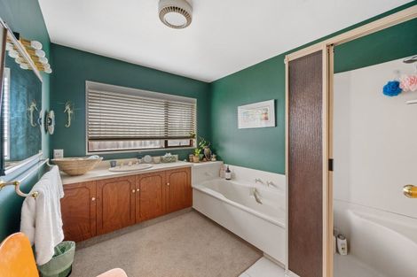 Photo of property in 2 Webb Place, Taradale, Napier, 4112