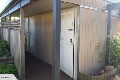 Photo of property in 34 Red Hills Road, Massey, Auckland, 0614