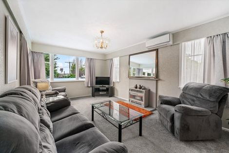 Photo of property in 25 Lowtherhurst Road, Massey, Auckland, 0614