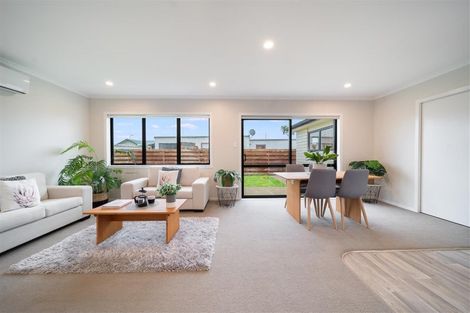 Photo of property in 2/9 Heath Street, Saint Andrews, Hamilton, 3200