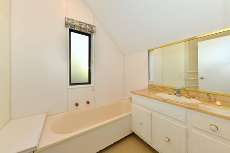 Photo of property in 28 Camberwell Place, Avonhead, Christchurch, 8042