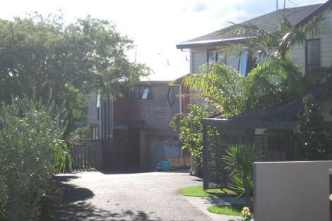Photo of property in 83 Knights Road, Rothesay Bay, Auckland, 0630