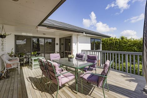 Photo of property in 37 Clarks Beach Road, Clarks Beach, 2122