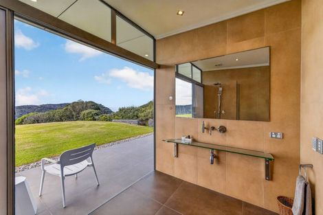 Photo of property in 83 Jervis Road, Waiwera, Orewa, 0994