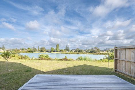 Photo of property in 9 Seaside Place, Pakuranga, Auckland, 2010