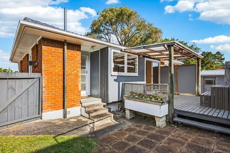 Photo of property in 12 Firle Place, Green Bay, Auckland, 0604