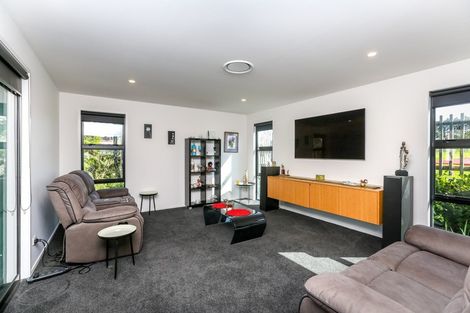 Photo of property in 12 Mackillop Way, Brooklands, New Plymouth, 4310
