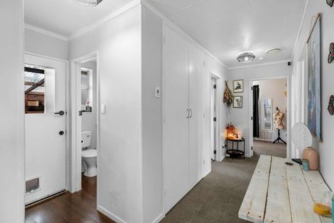 Photo of property in 6 Hobbs Place, Westbrook, Palmerston North, 4412