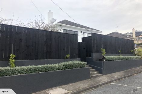 Photo of property in 9 Davies Lane, New Plymouth, 4310