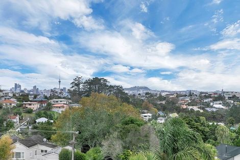 Photo of property in 1/217 Eskdale Road, Birkenhead, Auckland, 0626