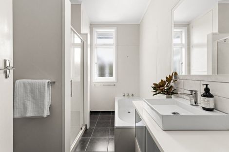 Photo of property in 1 Ormond Road, Hospital Hill, Napier, 4110