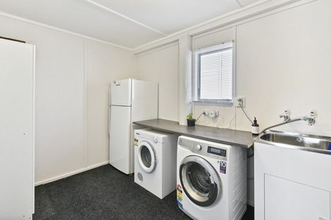 Photo of property in 13 Bertram Road, Kawakawa Bay, Papakura, 2585