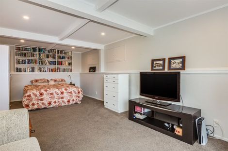 Photo of property in 5 Trevor Terrace, Paremata, Porirua, 5024