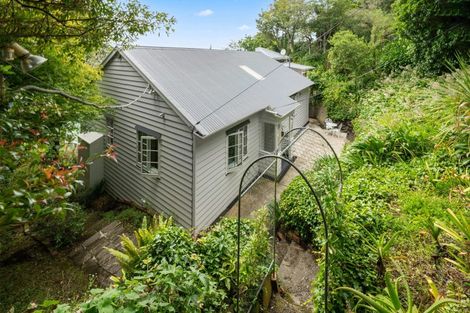 Photo of property in 34 Northland Road, Northland, Wellington, 6012
