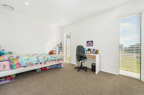 Photo of property in 67 Vaucluse Heights, Fitzherbert, Palmerston North, 4410