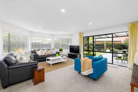 Photo of property in 22 Brockhall Lane, Avonhead, Christchurch, 8042