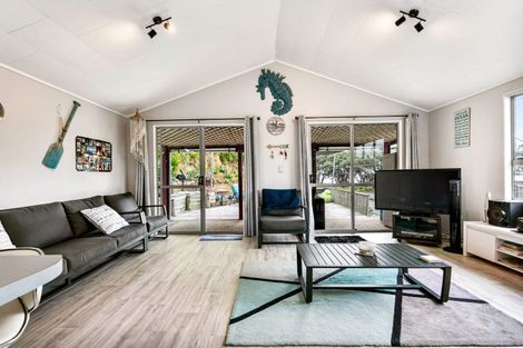 Photo of property in 143 Oakura Road, Oakura, Hikurangi, 0184