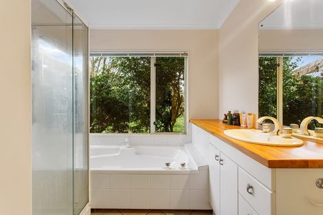 Photo of property in 32 Kereru Grove, Greenhithe, Auckland, 0632