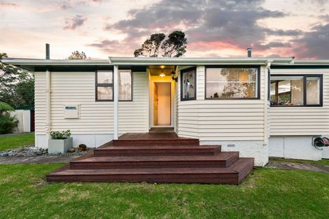 Photo of property in 17 Awhiorangi Promenade, Swanson, Auckland, 0816