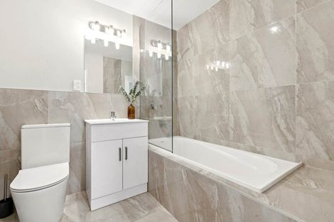 Photo of property in 21 Stitchbird Crescent, Papakura, 2110