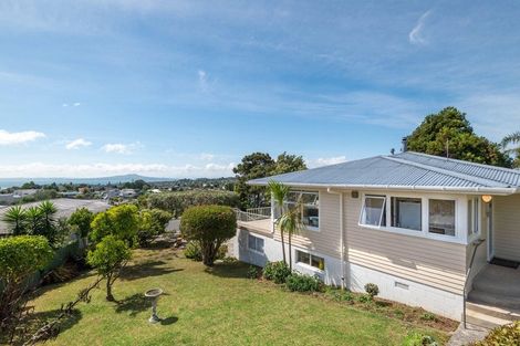 Photo of property in 13 Windsor Place, Windsor Park, Auckland, 0630