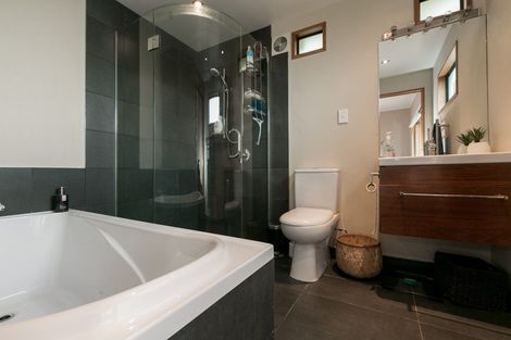 Photo of property in 17 Busby Hill, Havelock North, 4130