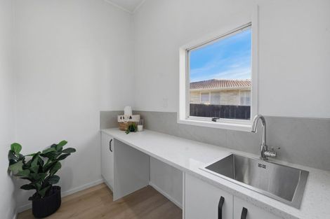 Photo of property in 7 Damian Way, Weymouth, Auckland, 2103