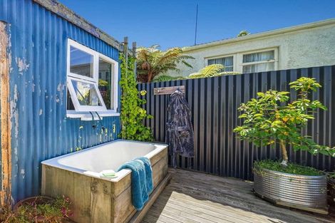 Photo of property in 17 Adderley Terrace, Ravensbourne, Dunedin, 9022