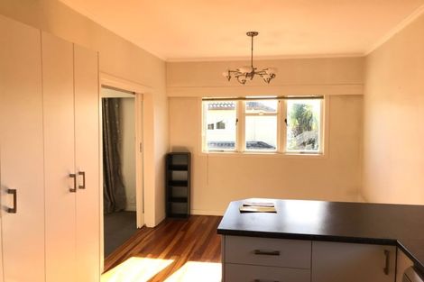Photo of property in 1/1 Quebec Road, Milford, Auckland, 0620