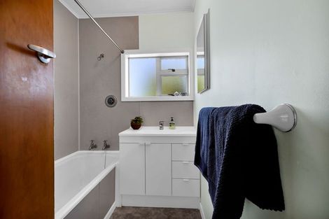 Photo of property in 10 York Crescent, Westown, New Plymouth, 4310