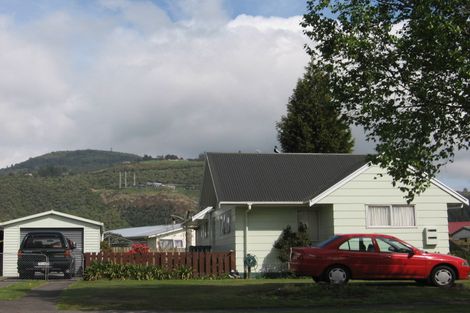 Photo of property in 3 Matthew Place, Kawaha Point, Rotorua, 3010