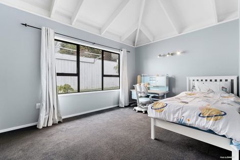 Photo of property in 4 Raphael Place, West Harbour, Auckland, 0618