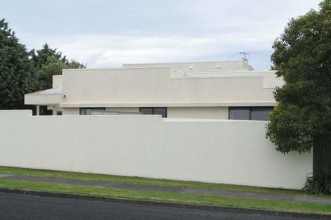 Photo of property in 2/6 Waitemata Road, Hauraki, Auckland, 0622