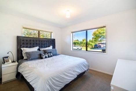 Photo of property in 10 Donzella Place, Conifer Grove, Takanini, 2112