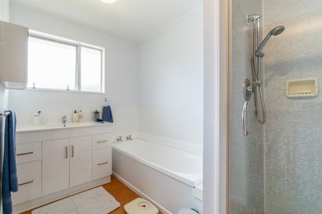 Photo of property in 116 Taylor Terrace, Tawa, Wellington, 5028